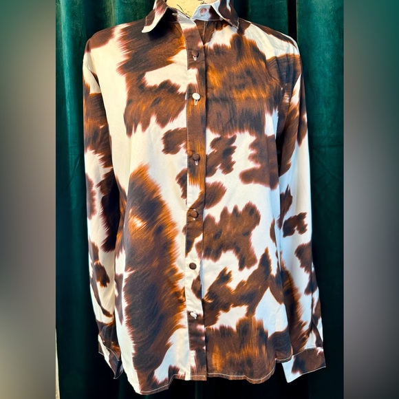 Abstract cow print long sleeve button down shirt, size US 6, UK 10 - Picture 3 of 5